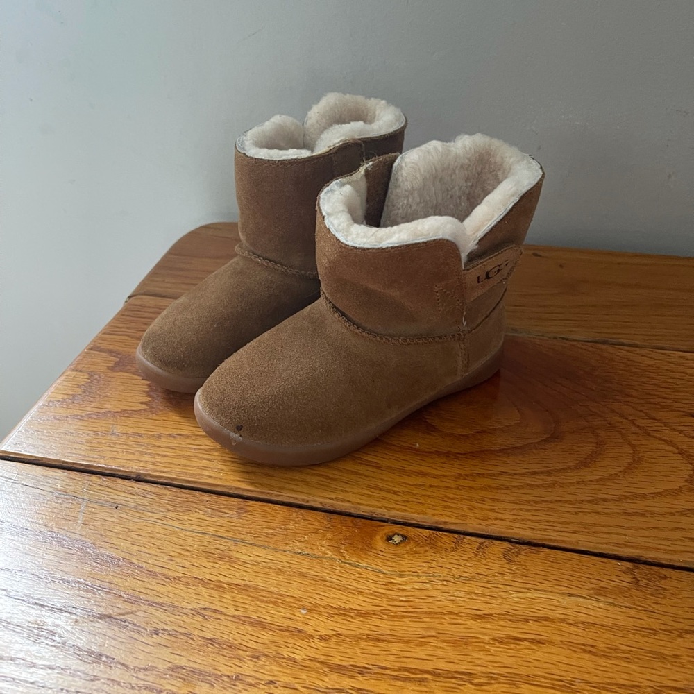 Toddler Uggs size 8